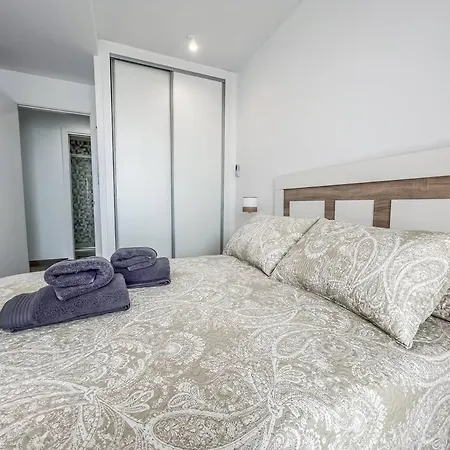 Modern 2 Bed With Pool In * פריחיליאנה