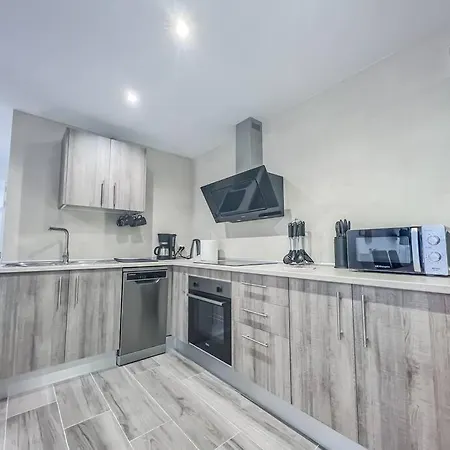 דירה Modern 2 Bed With Pool In פריחיליאנה