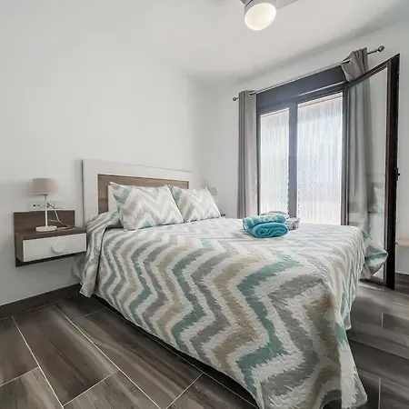 Modern 2 Bed With Pool In