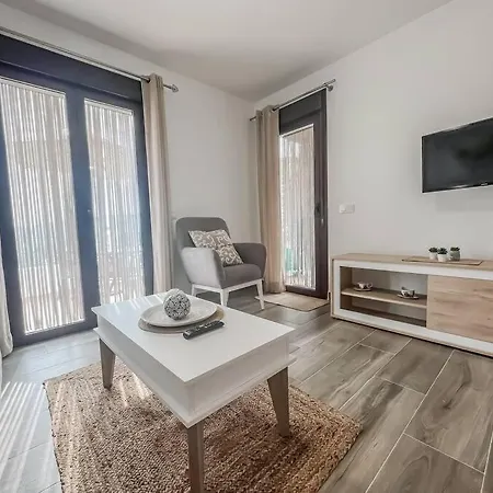 דירה Modern 2 Bed With Pool In *